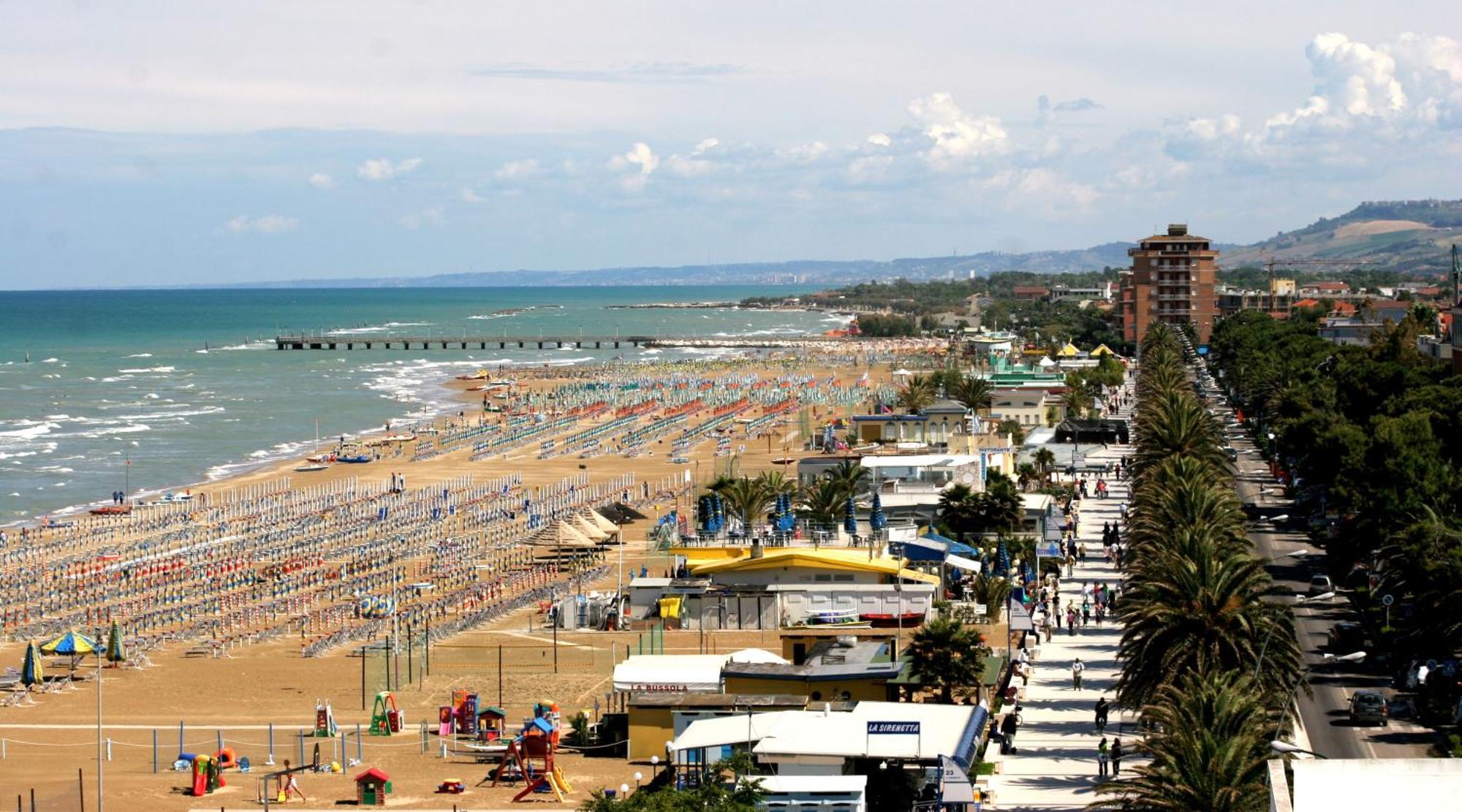 La Perla B&B Hotel Roseto Degli Abruzzi Bagian luar foto