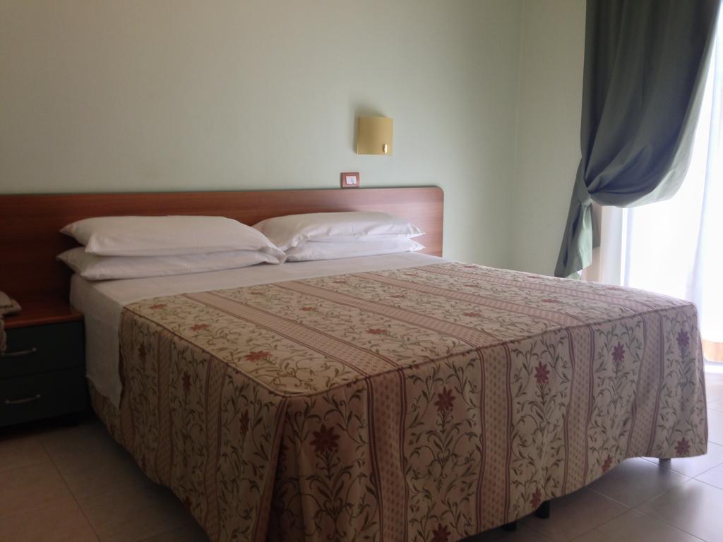 La Perla B&B Hotel Roseto Degli Abruzzi Bagian luar foto