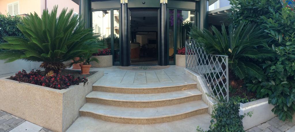 La Perla B&B Hotel Roseto Degli Abruzzi Bagian luar foto