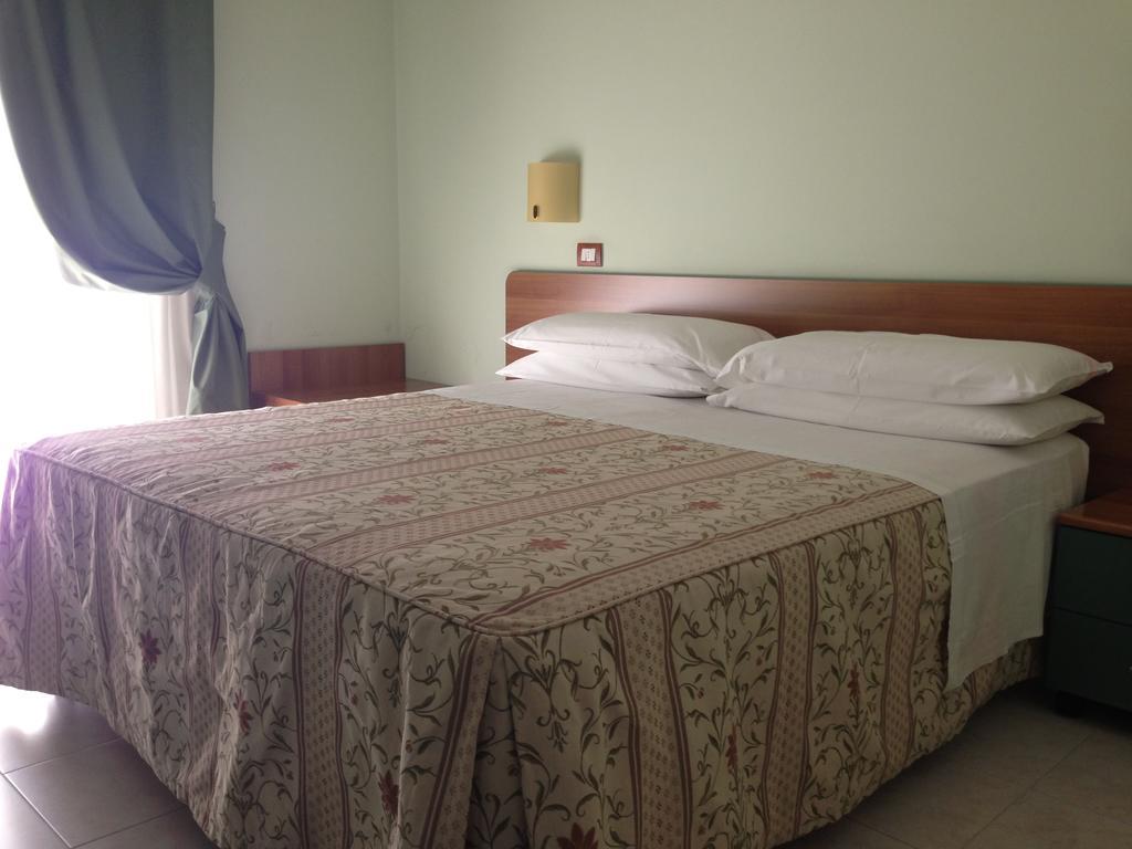 La Perla B&B Hotel Roseto Degli Abruzzi Bagian luar foto