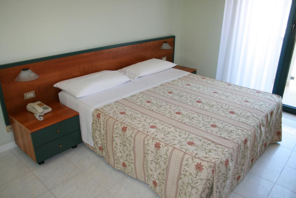 La Perla B&B Hotel Roseto Degli Abruzzi Bagian luar foto